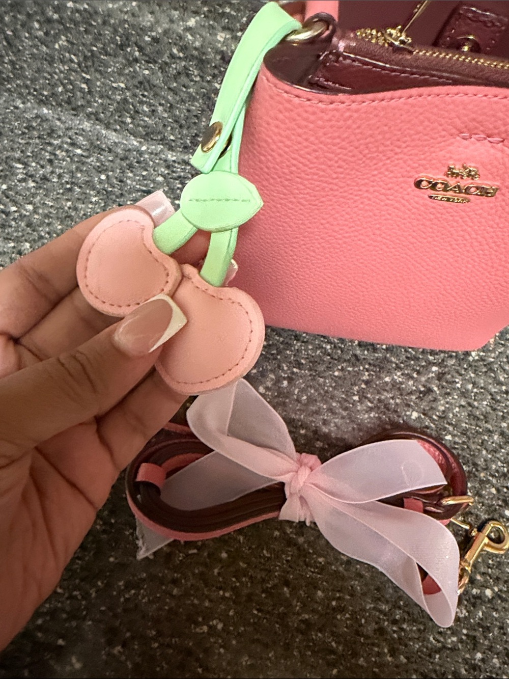 Coach Pink bucket bag Crossbody with unbranded Charm - Picture 7 of 9